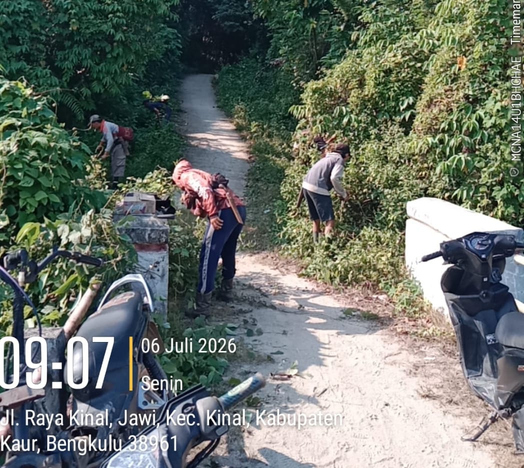 Pemdes Jawi dan Warga Gotong Royong Rawat Jalan Usaha Tani, Akses Kebun Kian Terjaga