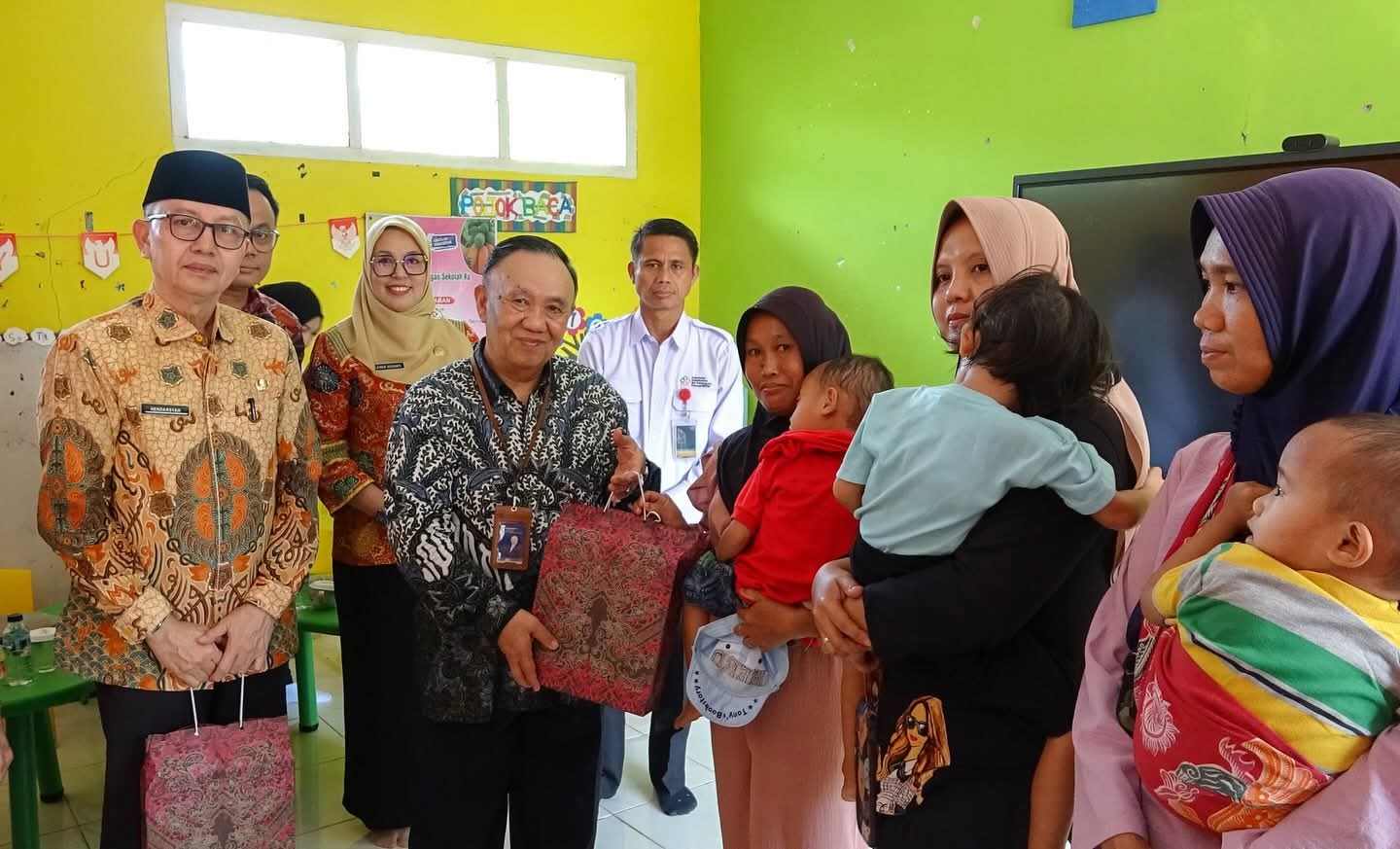 Asisten Kesra Seluma Dampingi BKKBN Tinjau Lokasi Program Tamasya dan Bantuan Rumah Layak Huni
