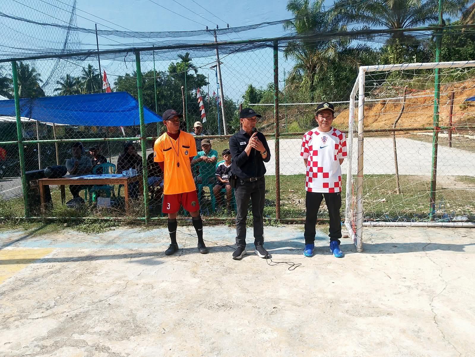 Turnamen Futsal dan Voli di Desa Pinang Jawa 1 Dibuka Irawan Sumantri