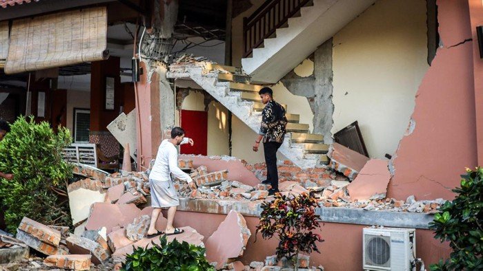 Gempa M 7 NTT Tewaskan 38 Orang, Tim Gabungan Kejar Korban Terjebak