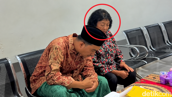 Polisi Tahan Pensiunan Guru di Pamekasan, Dugaan Injak Al-Qur’an saat Live TikTok Diusut